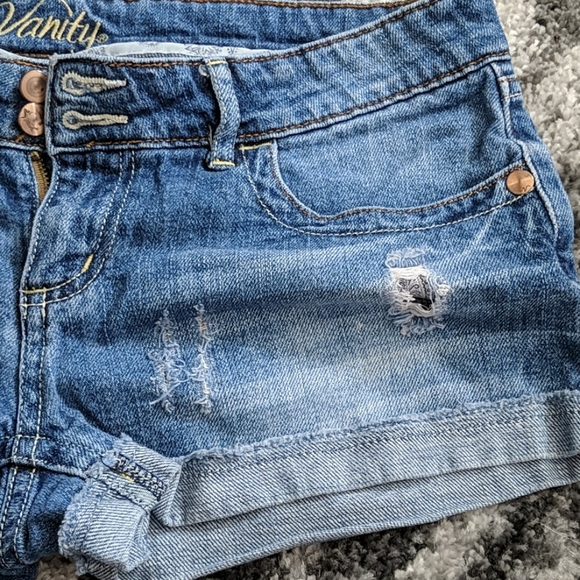 Shorts - Picture 3 of 5